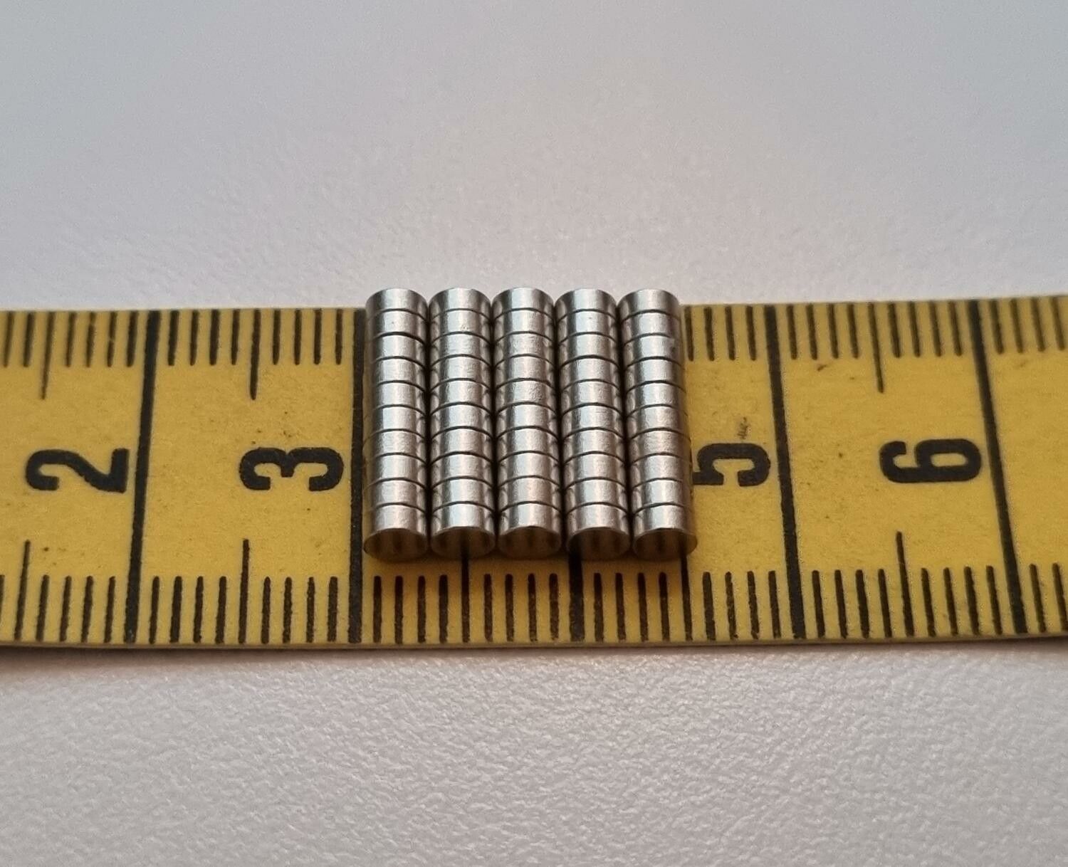 50 st Neodymium magneter (3x1,5 mm) runda magneter