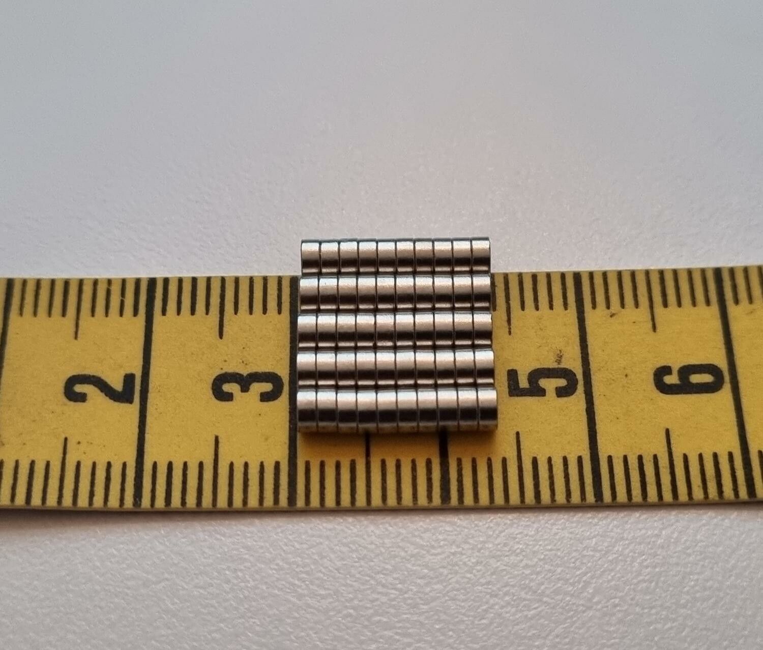 50 st Neodymium magneter (3x1,5 mm) runda magneter