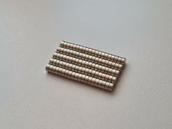 100 st Neodymium magneter (3x1,5 mm) runda magneter