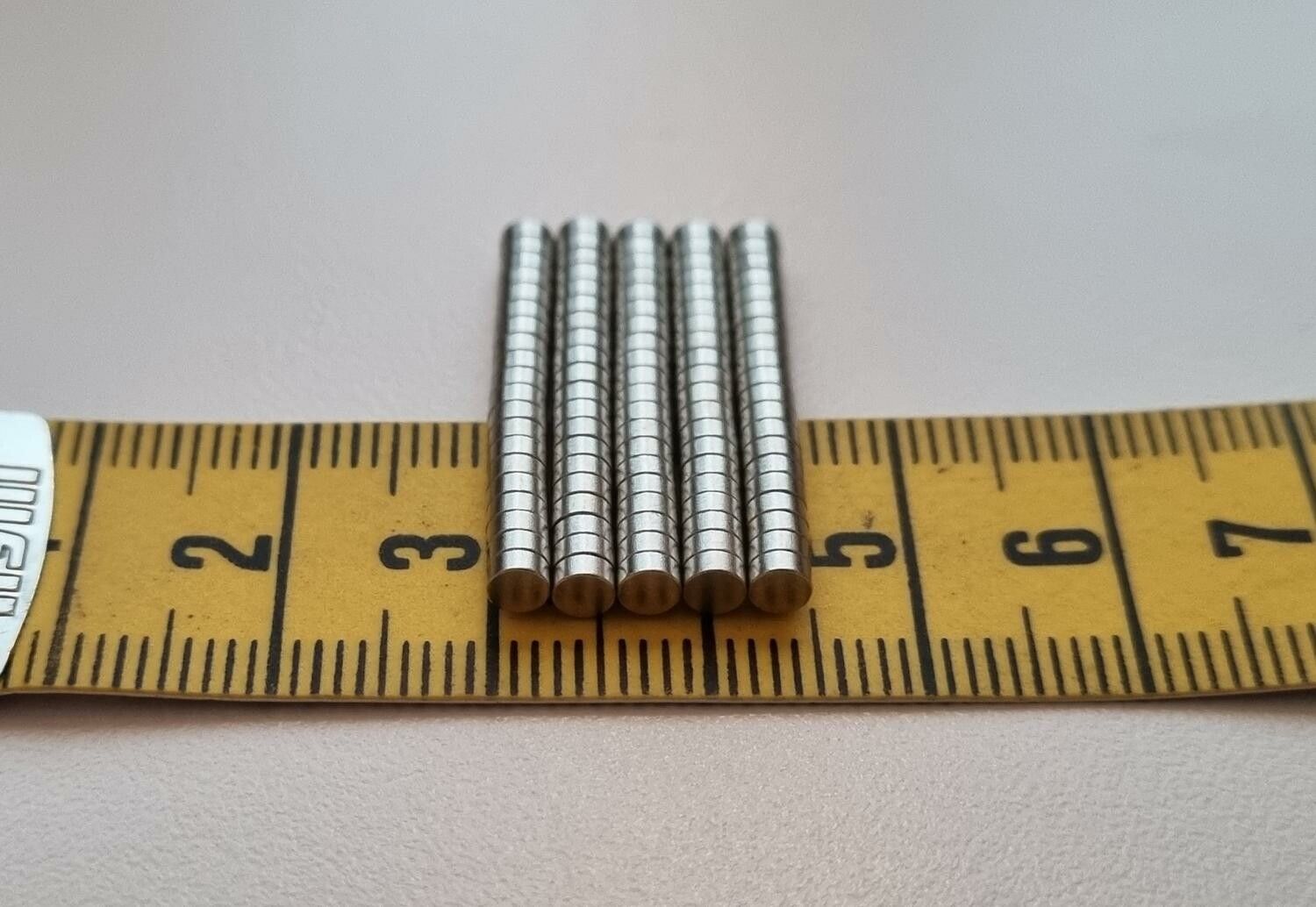 100 st Neodymium magneter (3x1,5 mm) runda magneter