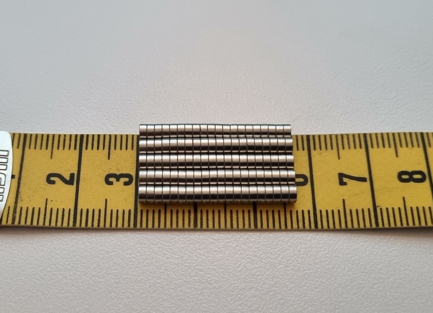 100 st Neodymium magneter (3x1,5 mm) runda magneter