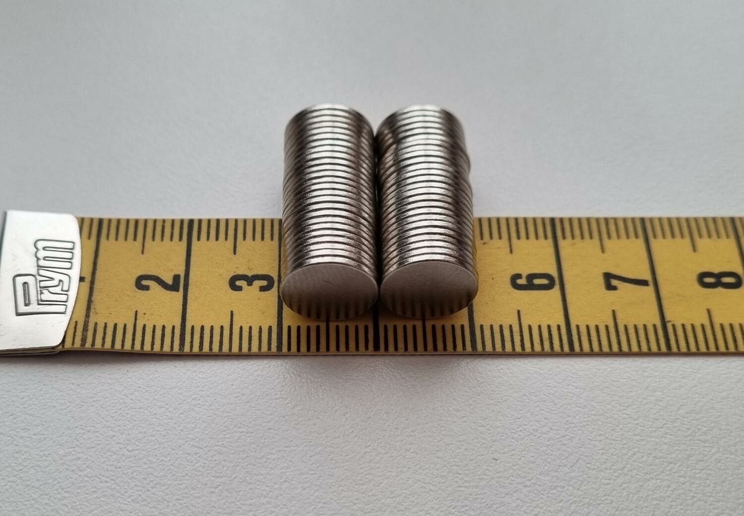 50 st Neodymium magneter (10x1 mm) runda magneter
