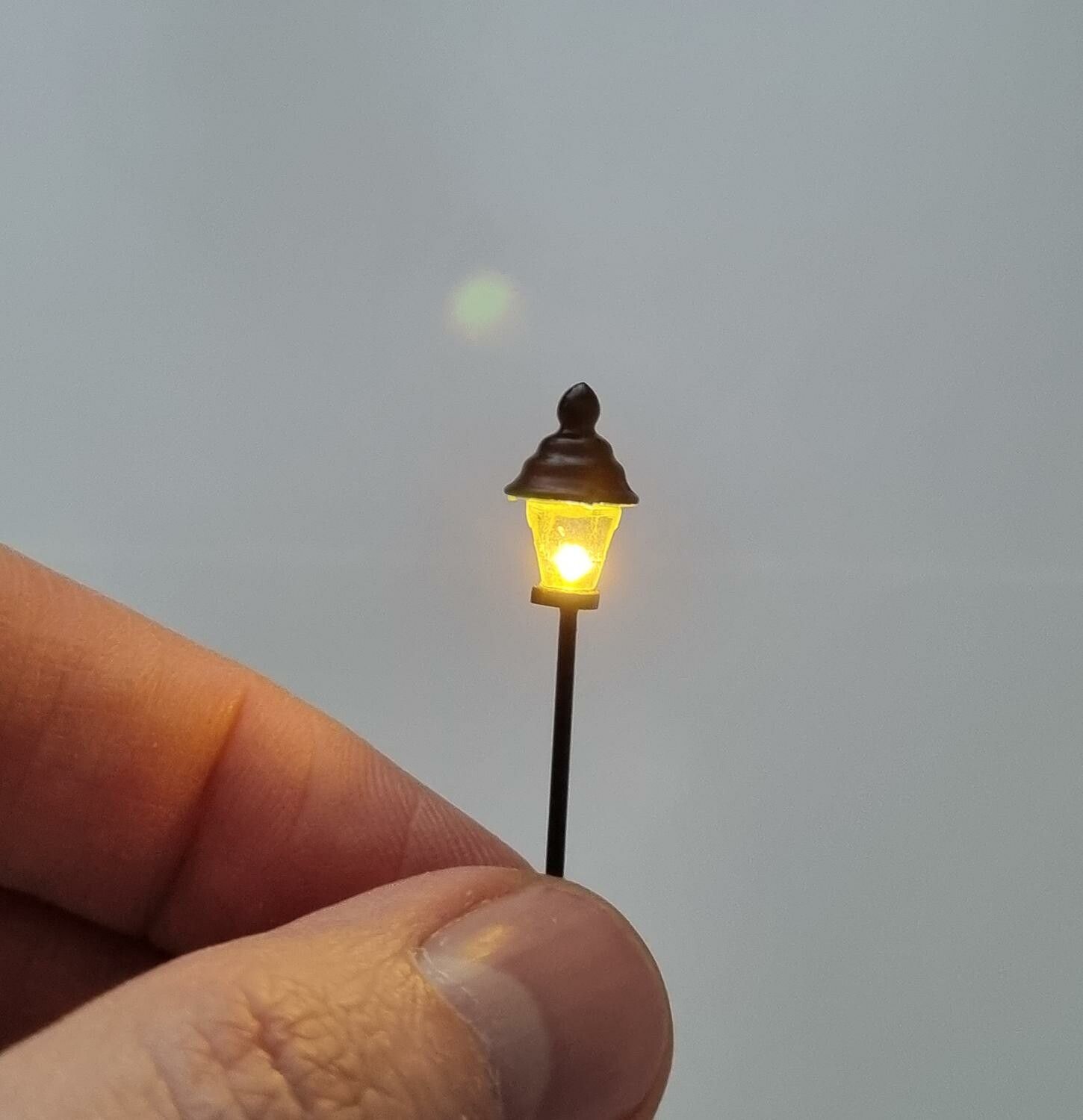 Lampa, miniatyrlampa (LED) För dockhus, tittskåp, tågräls mm (variant 4)