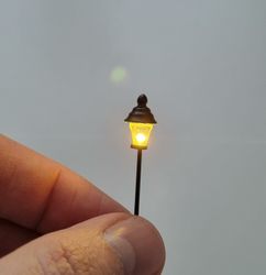 Lampa, miniatyrlampa (LED) För dockhus, tittskåp, tågräls mm (variant 4)