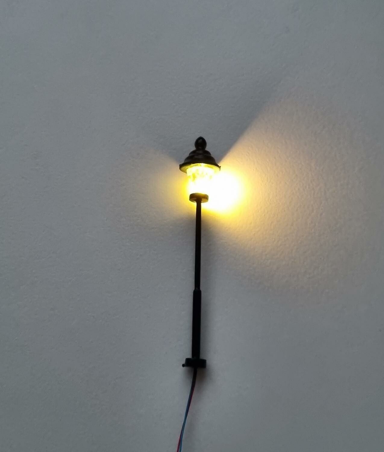 Lampa, miniatyrlampa (LED) För dockhus, tittskåp, tågräls mm (variant 4)