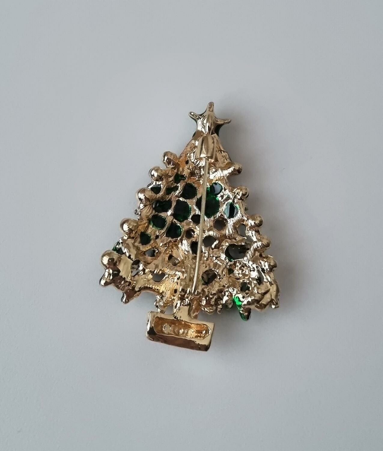 Brosch, Färgrik gran / julgran med strasspärlor