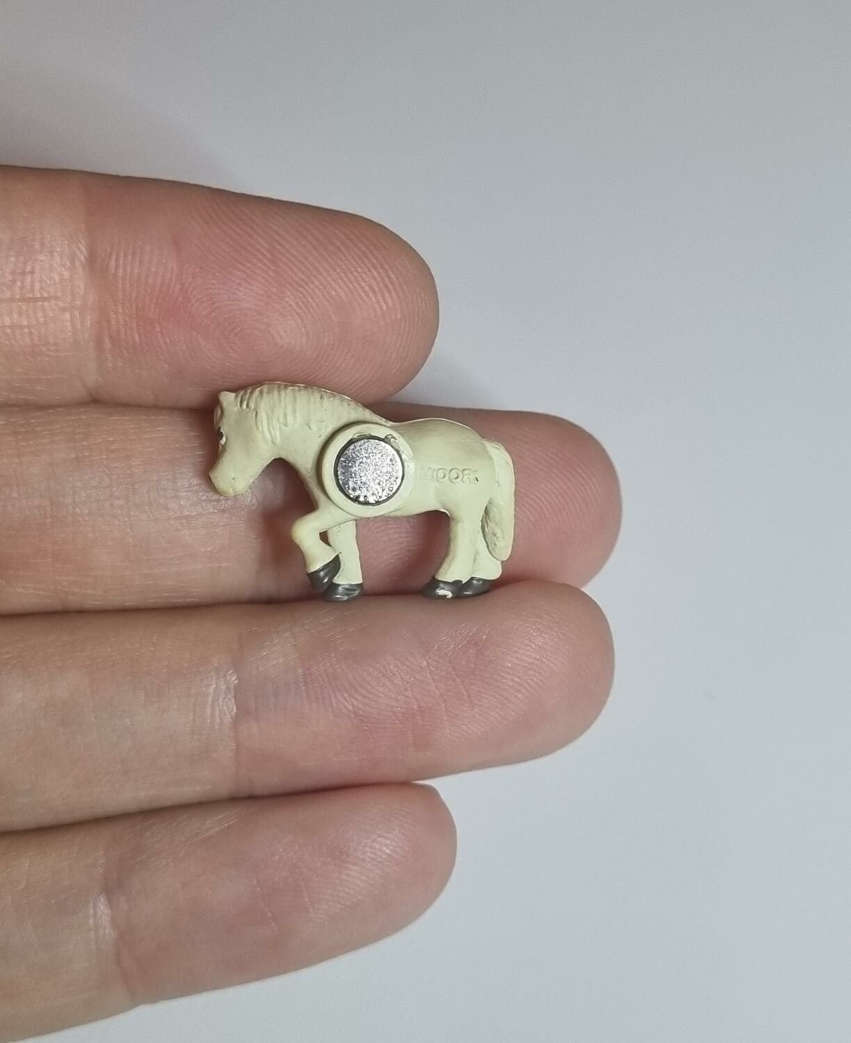 Kylskåpsmagnet Häst, miniatyr, minidjur med magnet