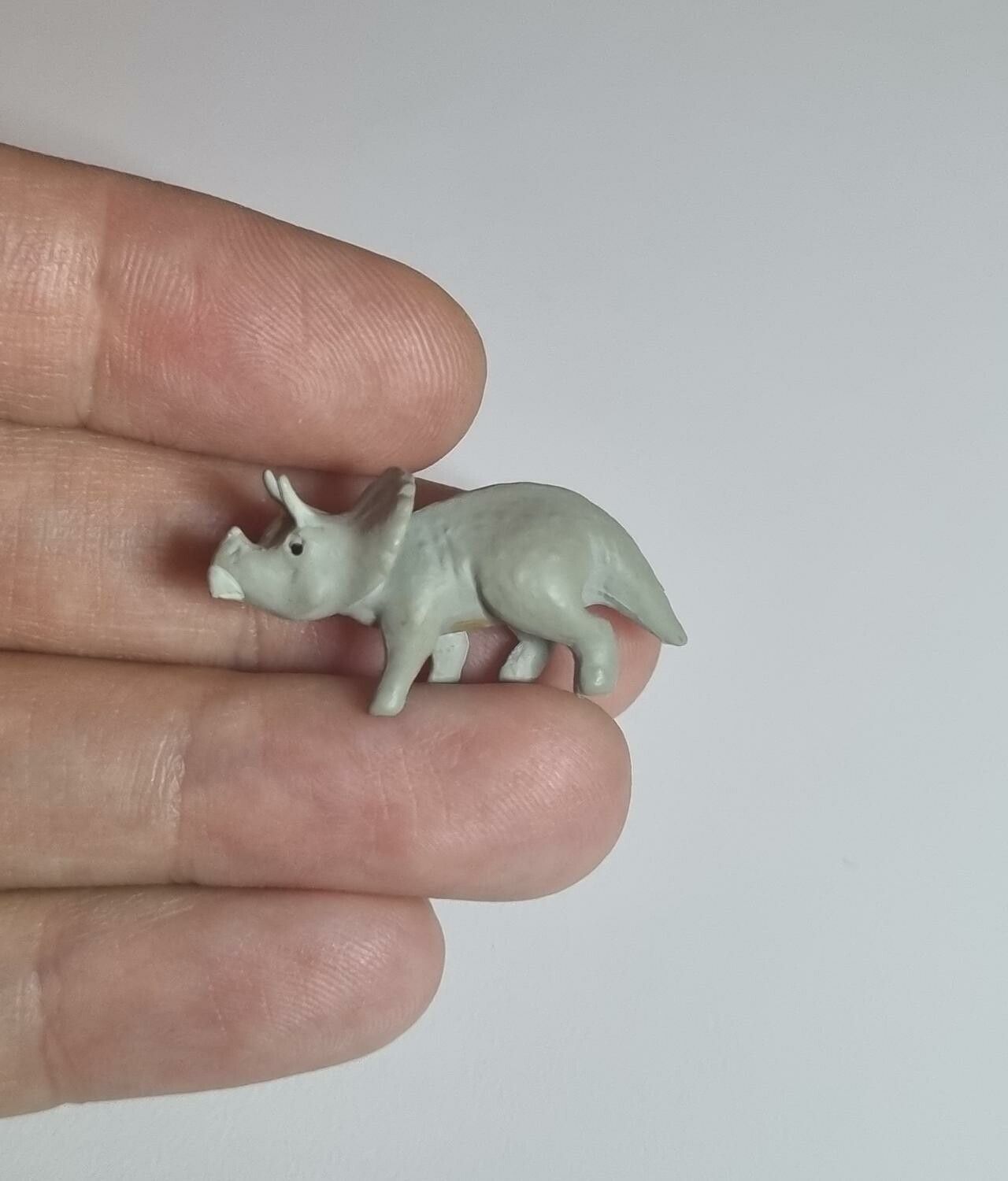 Kylskåpsmagnet Dinosaurie, miniatyr, minidjur med magnet