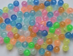 100 st självlysande pärlor i blandade fina färger (6 mm)