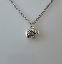 Halsband med en liten elefant elefantberlock / charm