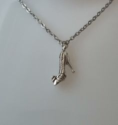 Halsband med en sko, skoberlock / charm