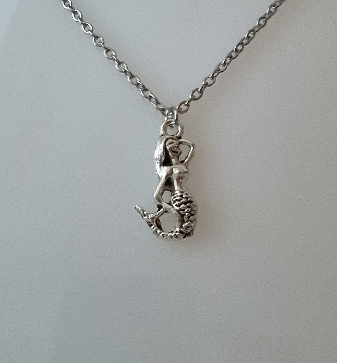 Halsband med en sjöjungfru, sjöjungfruberlock / charm