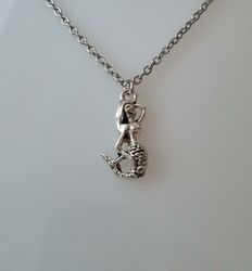 Halsband med en sjöjungfru, sjöjungfruberlock / charm