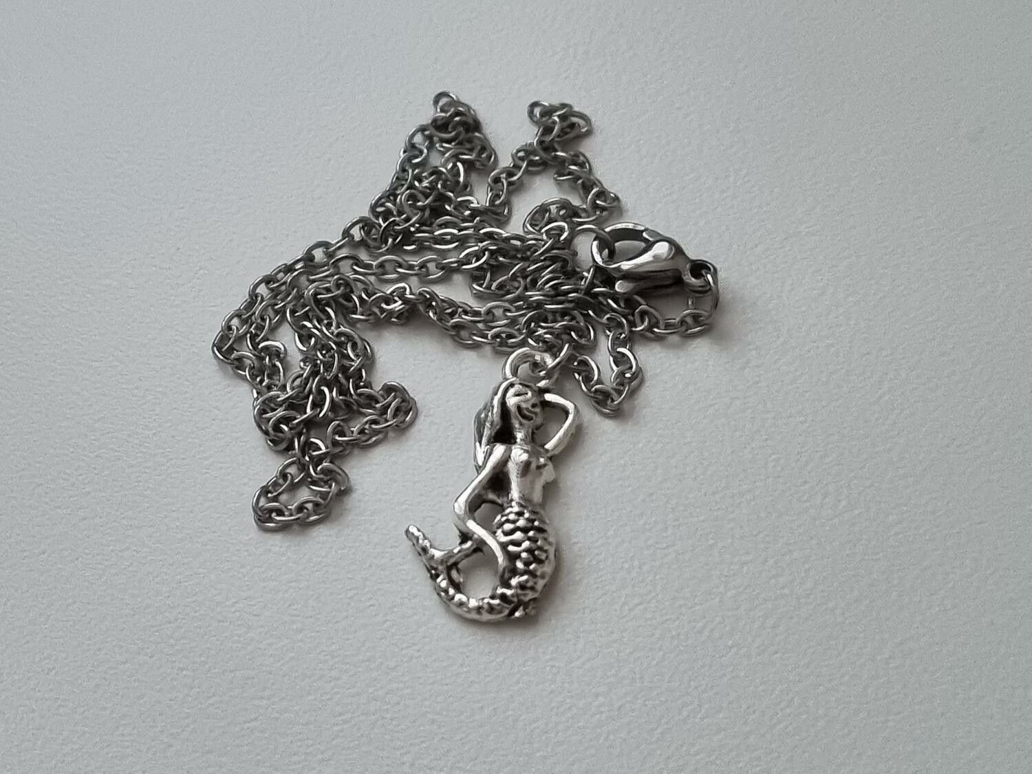 Halsband med en sjöjungfru, sjöjungfruberlock / charm