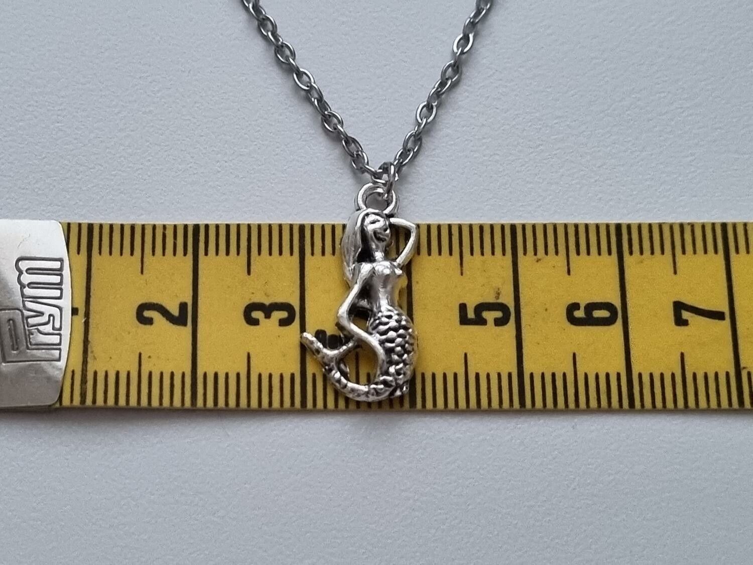 Halsband med en sjöjungfru, sjöjungfruberlock / charm
