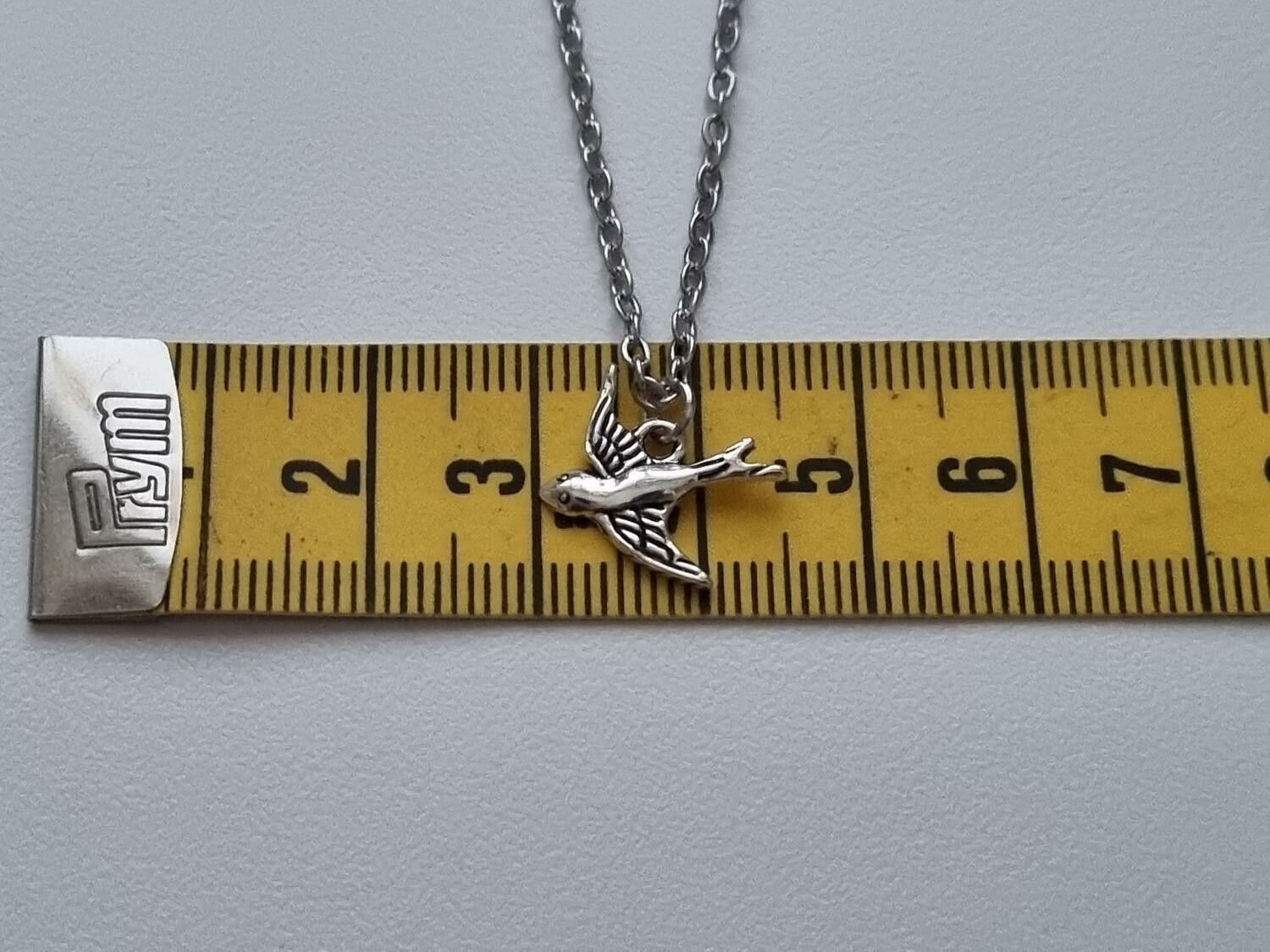 Halsband med en fågel, fågelberlock / charm