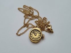 Halsband med klockberlock i steampunk (50 cm långt halsband)