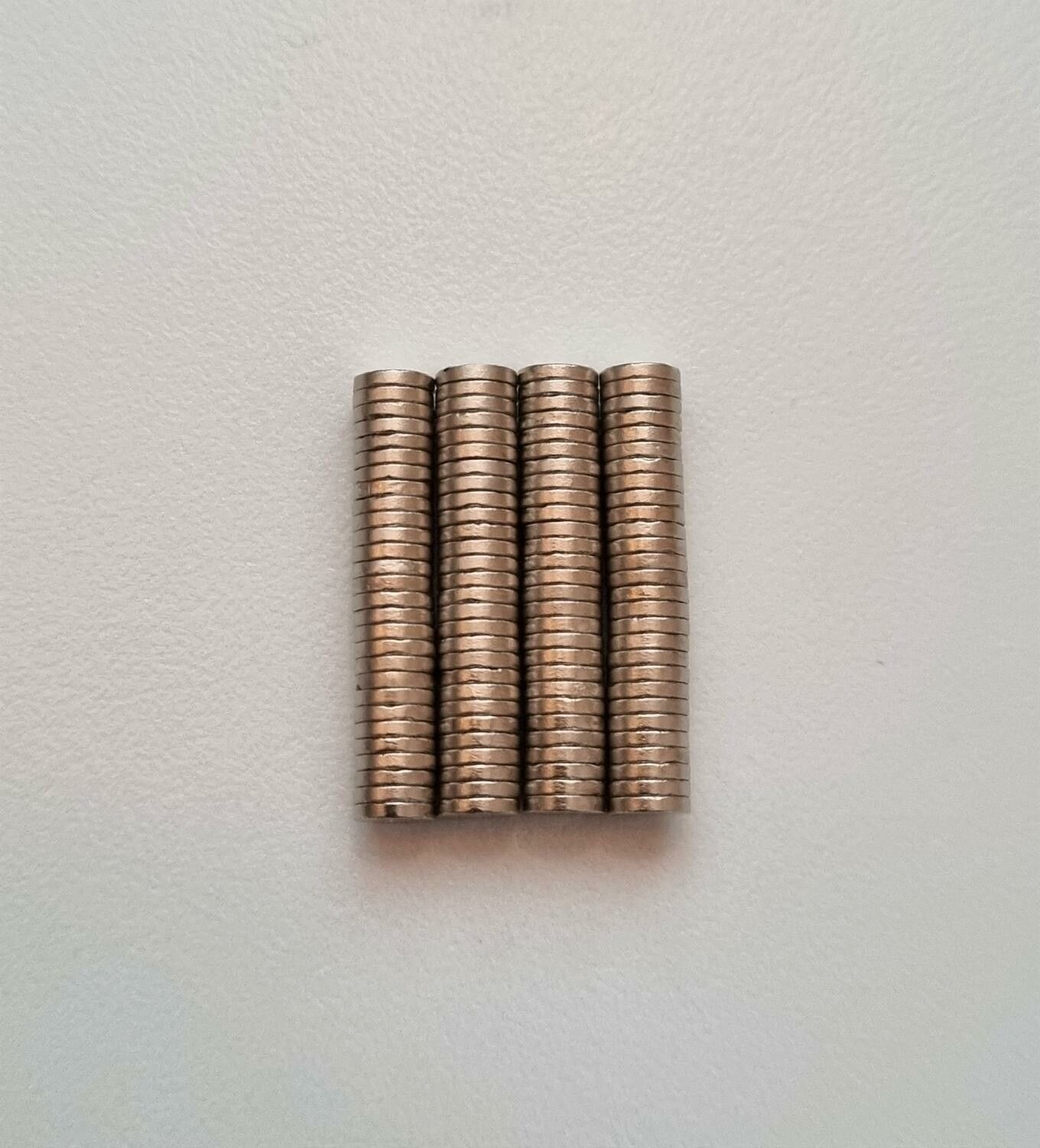 100 st Neodymium magneter (4x1 mm) runda magneter