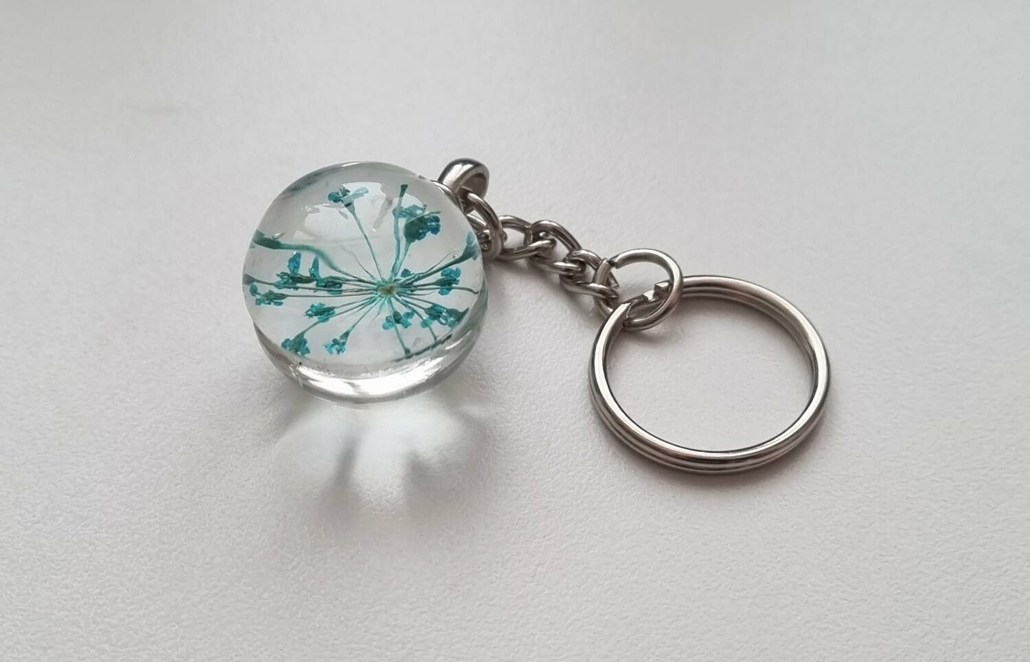 Nyckelring Glaskula glasboll med torkad blomma (Blå/turkos)