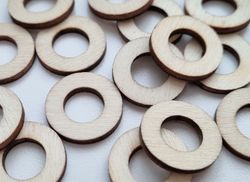 10 st trädekorationer, dekorationer i trä, ringar i trä, träringar (20 mm)