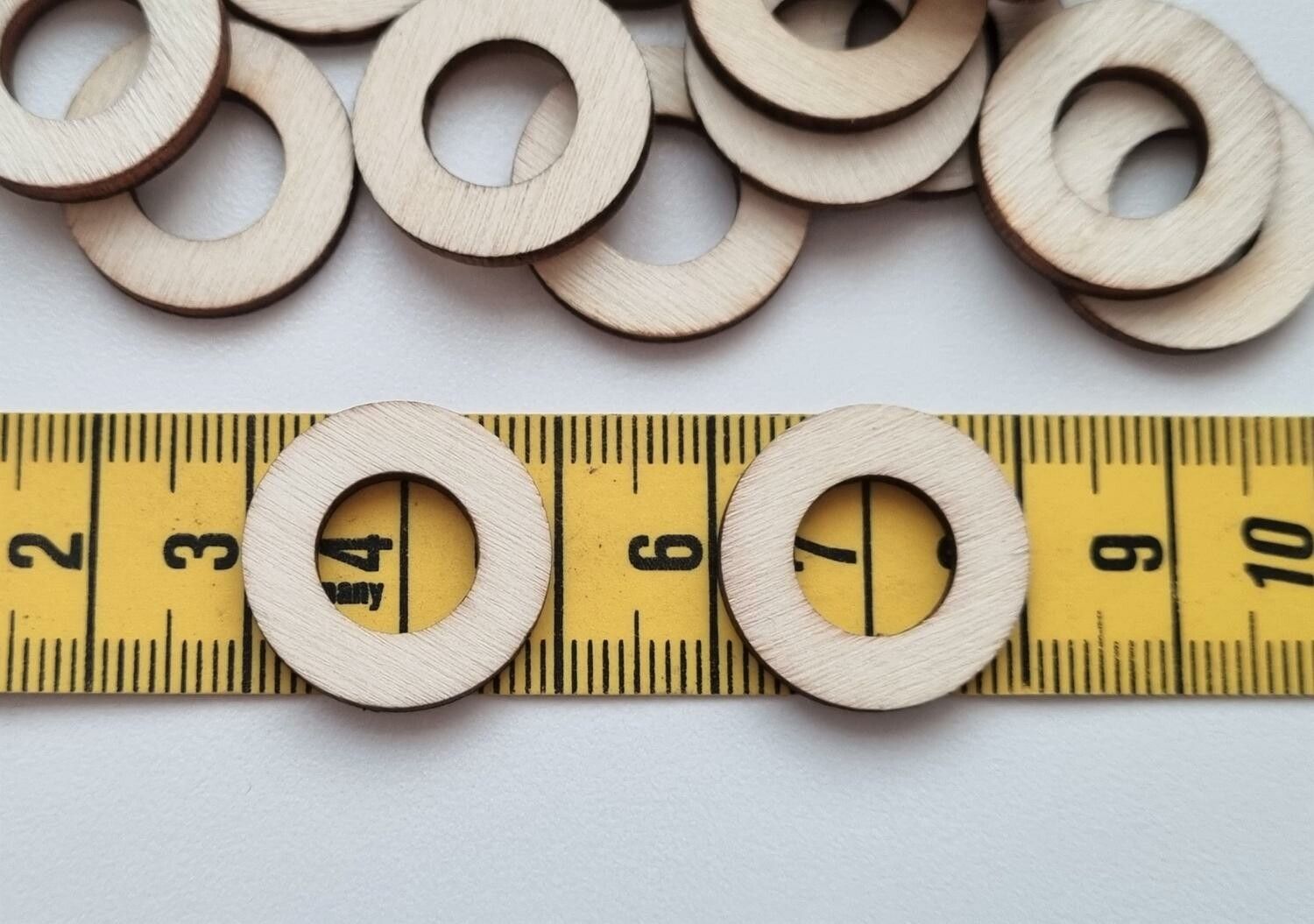 10 st trädekorationer, dekorationer i trä, ringar i trä, träringar (20 mm)