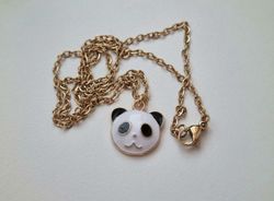 Guldfärgat halsband med en panda, berlock / charm