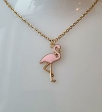 Guldfärgat halsband med en flamingo, berlock / charm