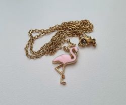 Guldfärgat halsband med en flamingo, berlock / charm