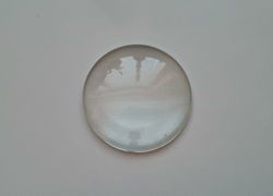 1 stor transparent cabochon i glas, glasinfattning (50 mm)