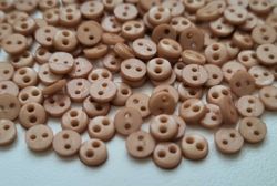 30 st beiga knappar / dockknappar miniatyrer (4 mm)