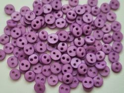 30 st lila knappar / dockknappar miniatyrer (4 mm)