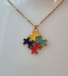Guldfärgat halsband (50 cm) med en pusselbit / medvetenhet