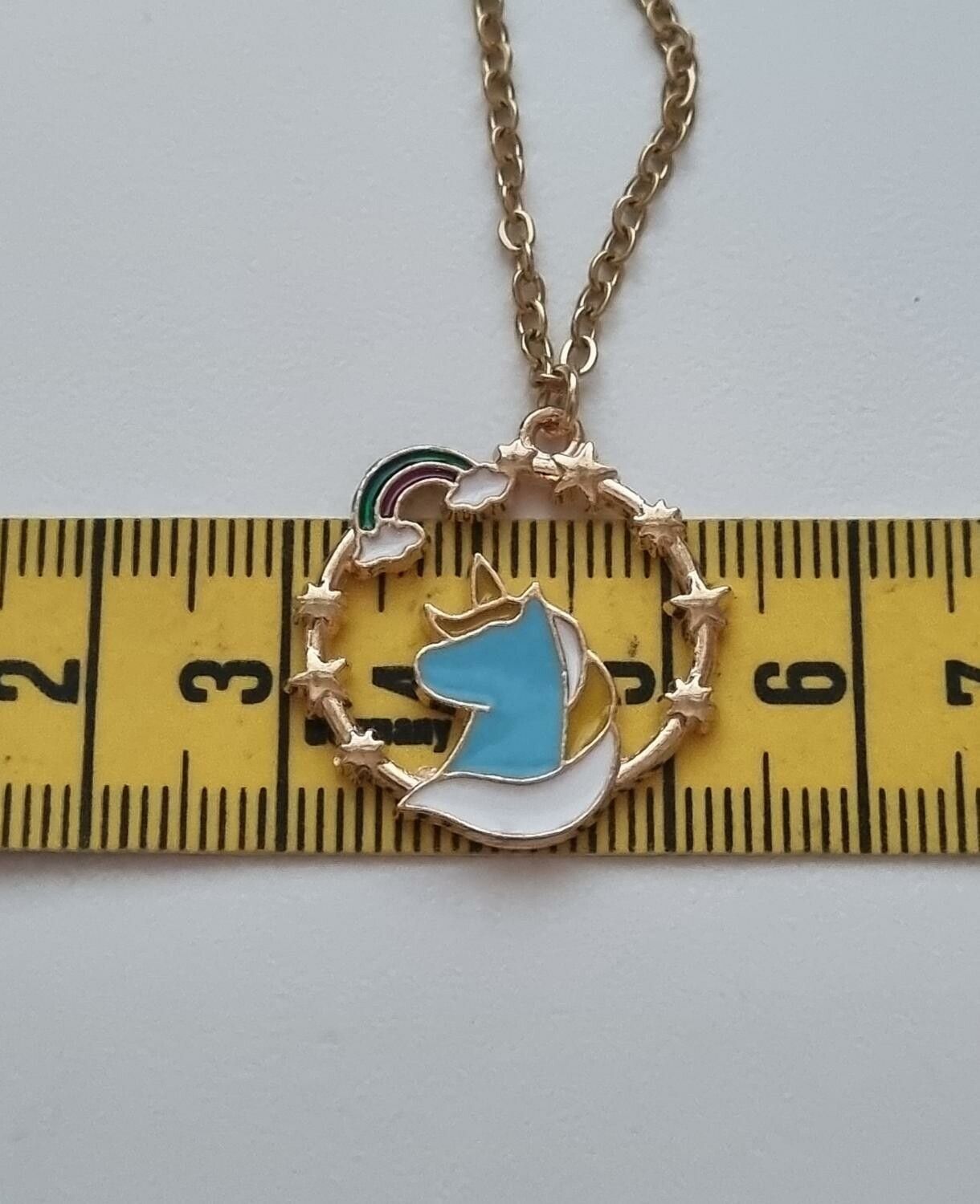 Guldfärgat halsband (50 cm) med en enhörning
