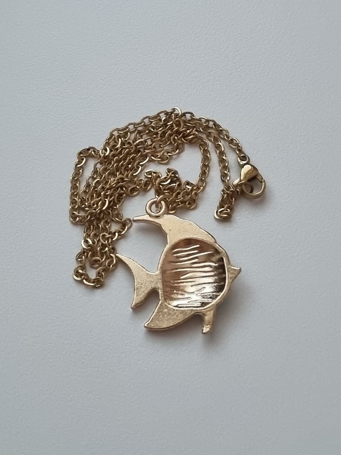 Guldfärgat halsband (50 cm) med en stor fisk
