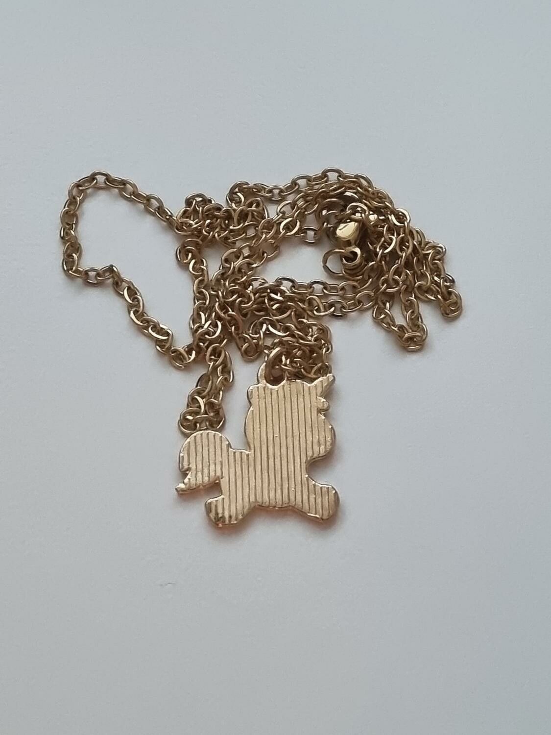 Guldfärgat halsband (50 cm) med en söt enhörning