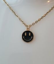 Guldfärgat halsband (50 cm) med en smiley / emoji