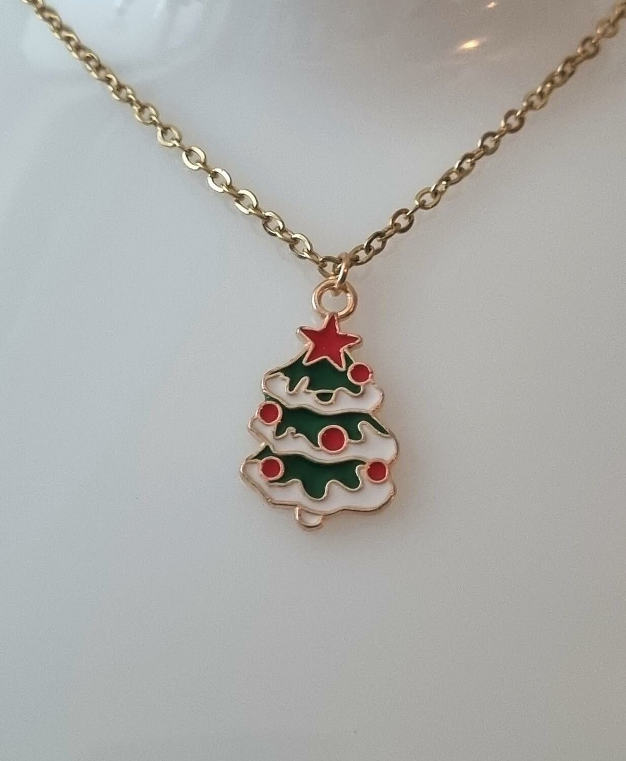 Guldfärgat halsband (50 cm) med en julgran, julgransberlock