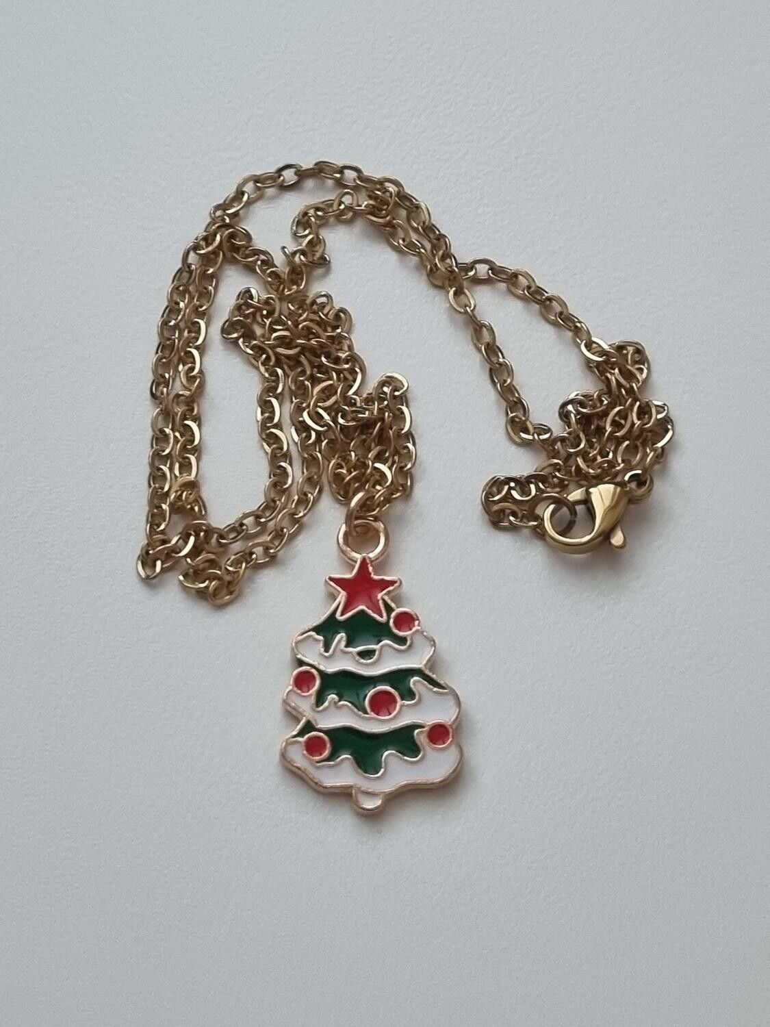 Guldfärgat halsband (50 cm) med en julgran, julgransberlock