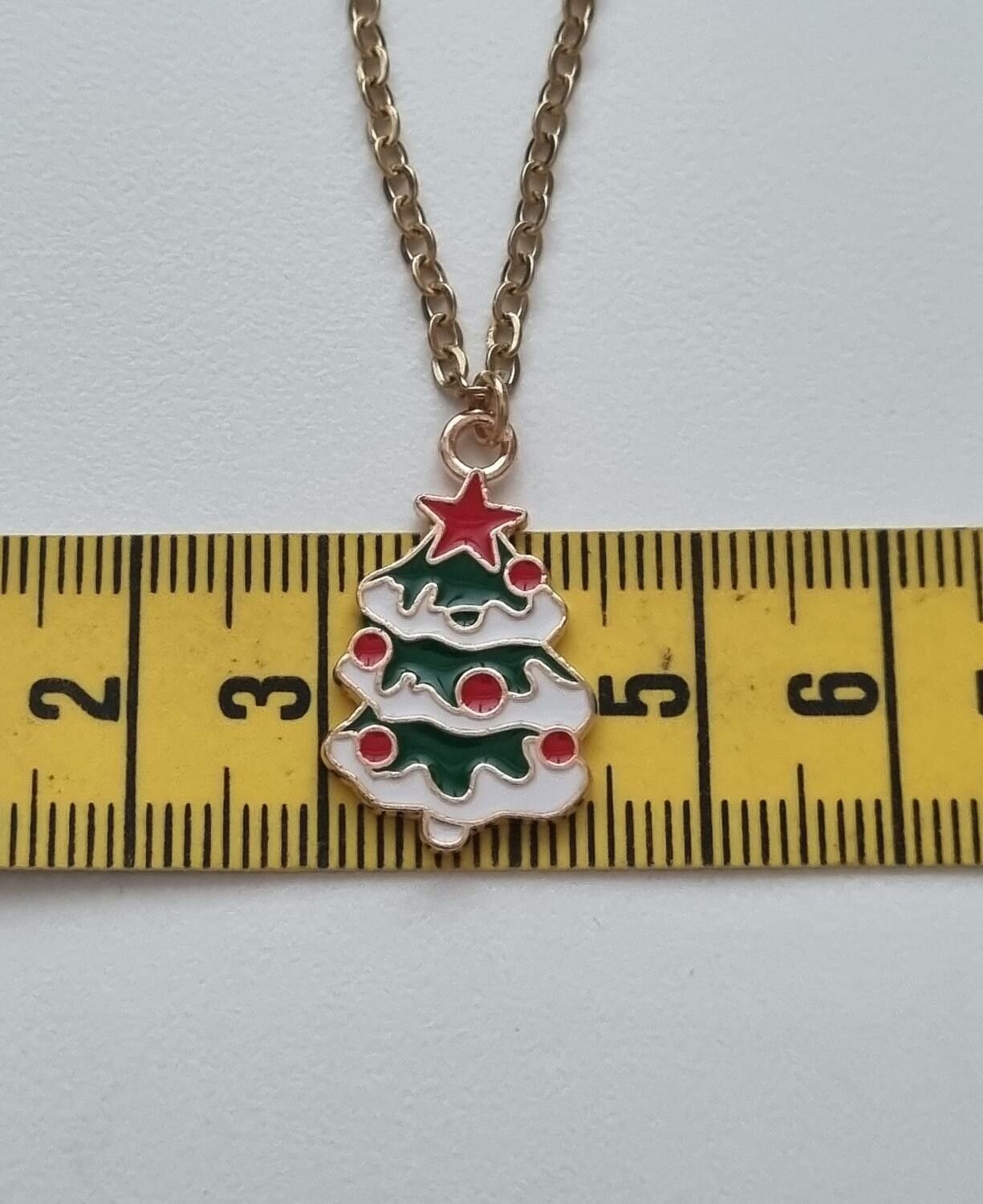 Guldfärgat halsband (50 cm) med en julgran, julgransberlock