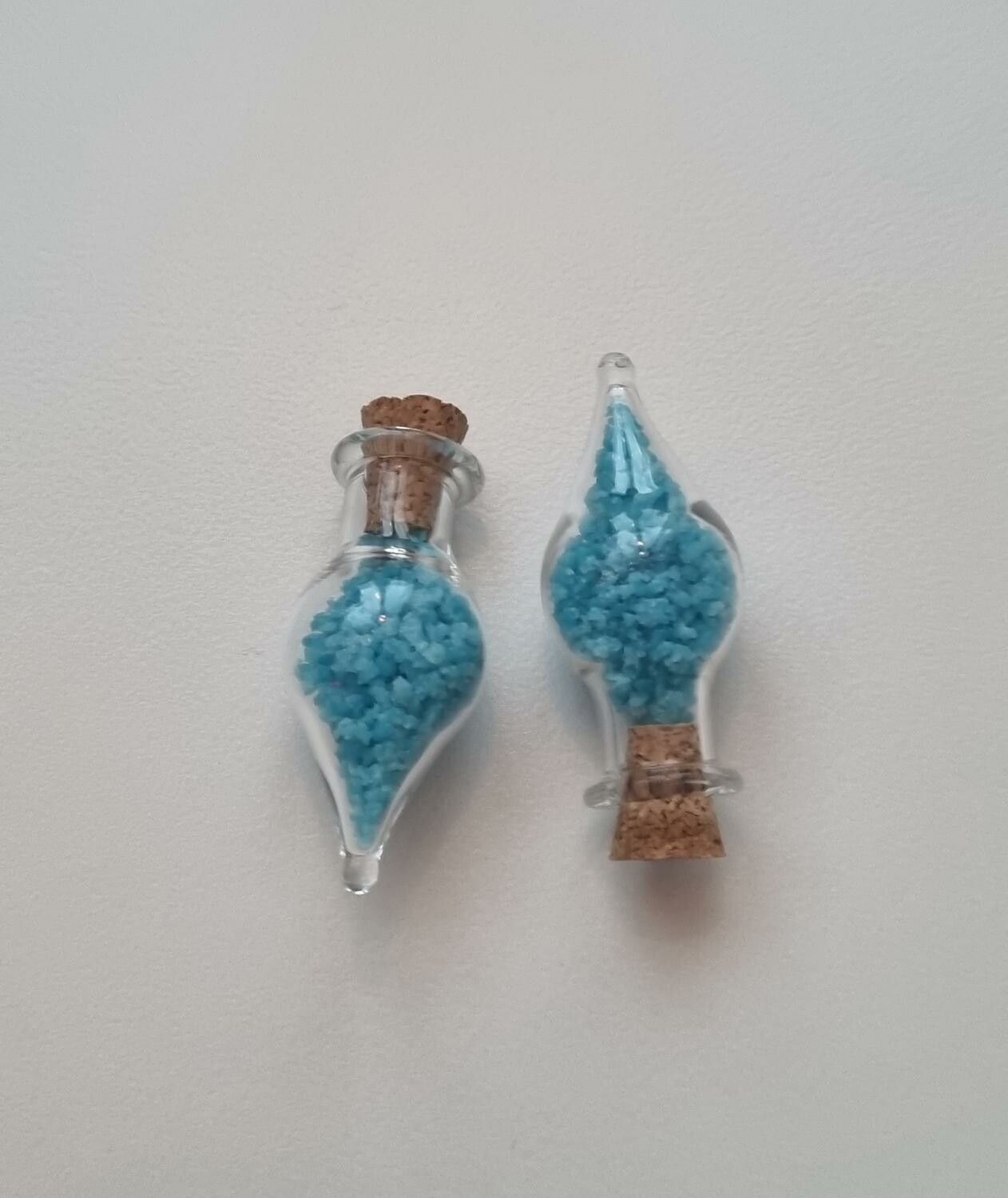 2 st små glasflaskor, flaskor med kork miniatyrer glasburkar