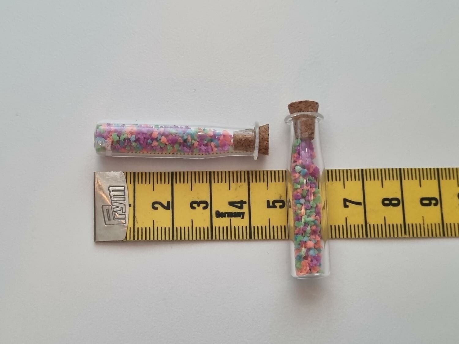 2 st små glasflaskor, flaskor med kork miniatyrer glasburkar
