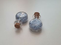 2 st små glasflaskor, flaskor med kork miniatyrer glasburkar