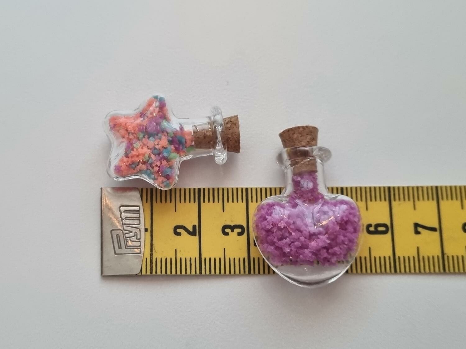 2 st små glasflaskor, flaskor med kork miniatyrer glasburkar
