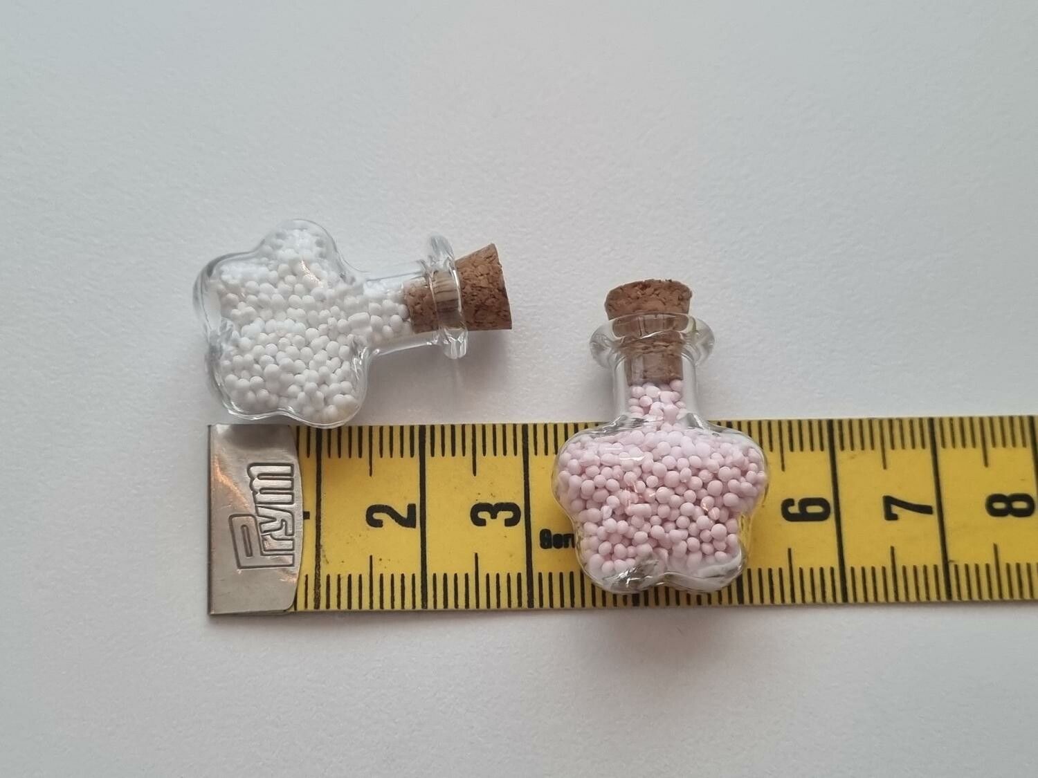2 st små glasflaskor, flaskor med kork miniatyrer glasburkar
