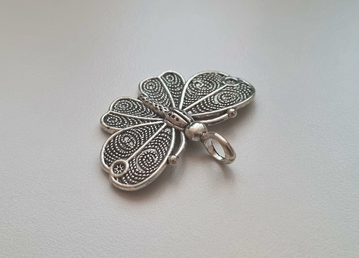 1 st detaljrik fjäril, berlock / charm / hänge