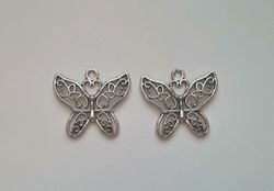 2 st fjärilar i antiksilverfärg, Hängen / berlocker