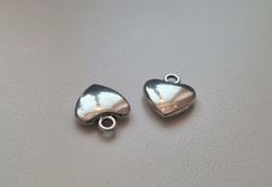 2 st silverfärgade hjärtan (10 mm) Hängen / berlocker