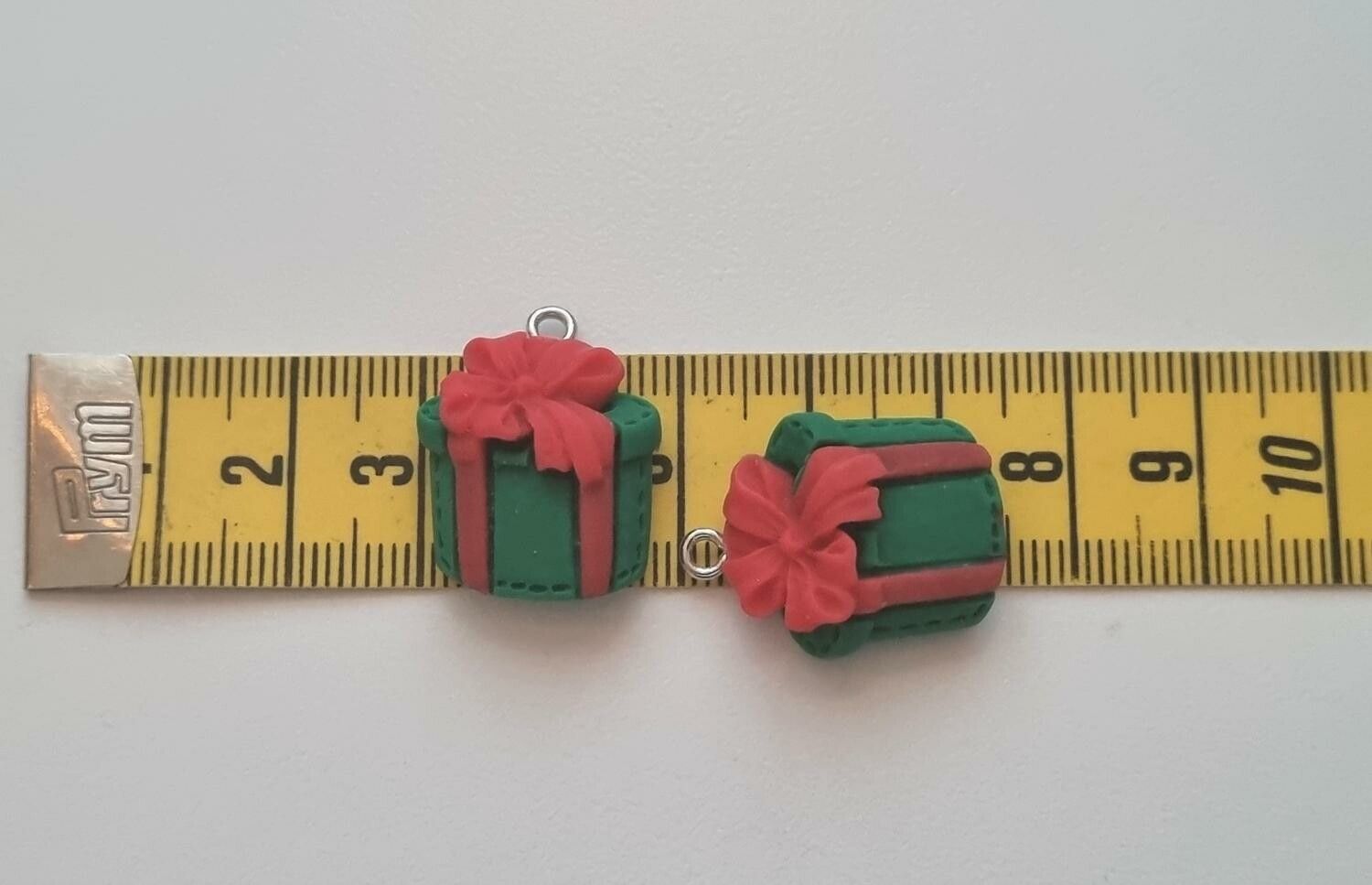 2 st söta julklappar / paket - Berlocker hängen