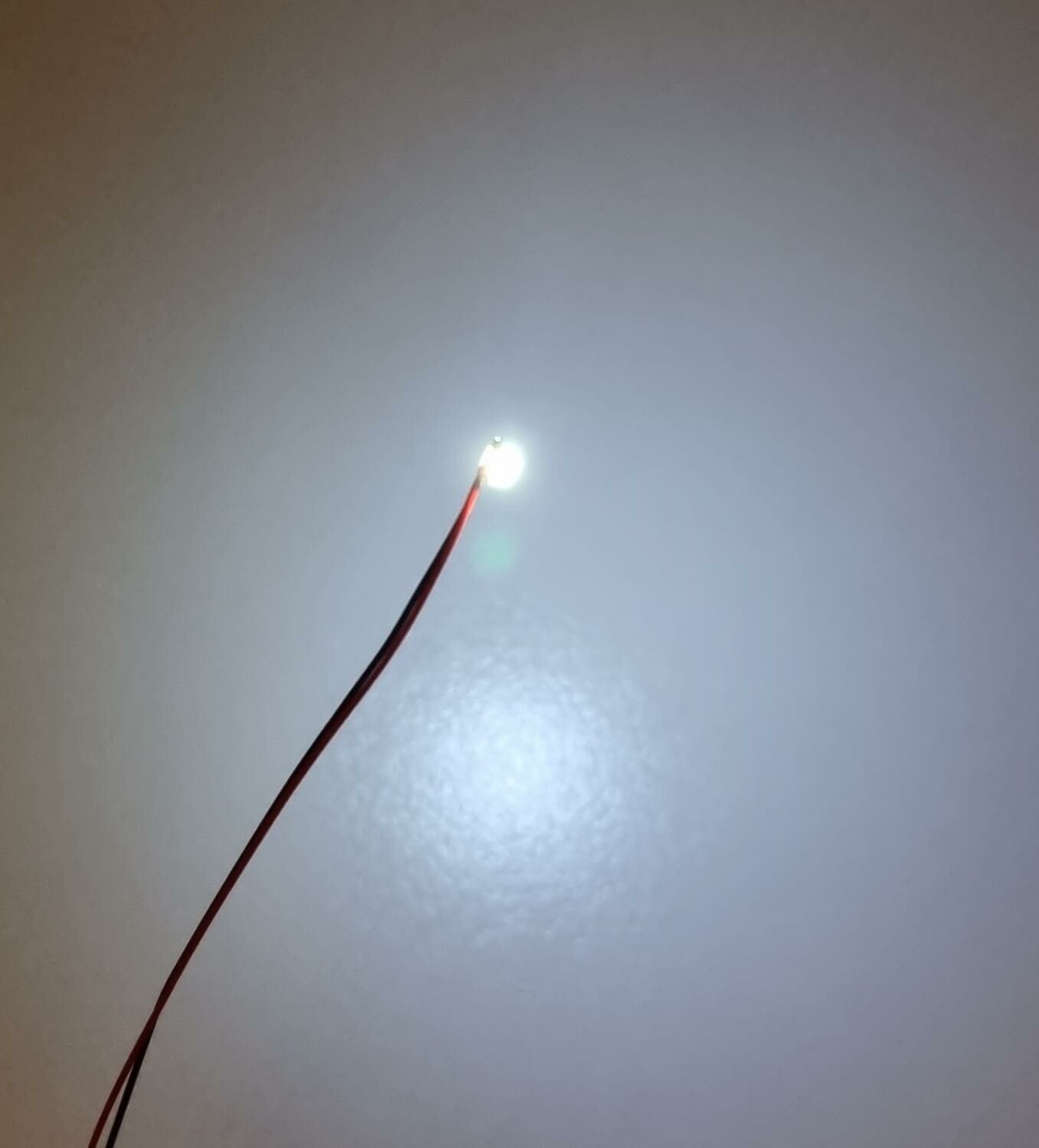 Tråd med LED-ljus (vit) För dockhus, tittskåp, tågräls