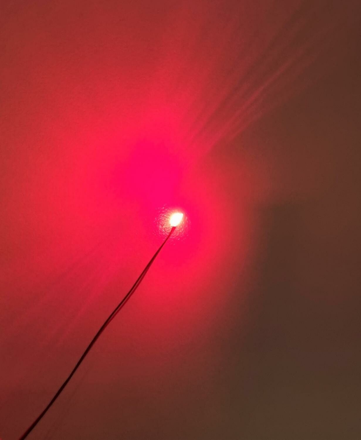 Tråd med LED-ljus (rött) För dockhus, tittskåp, tågräls
